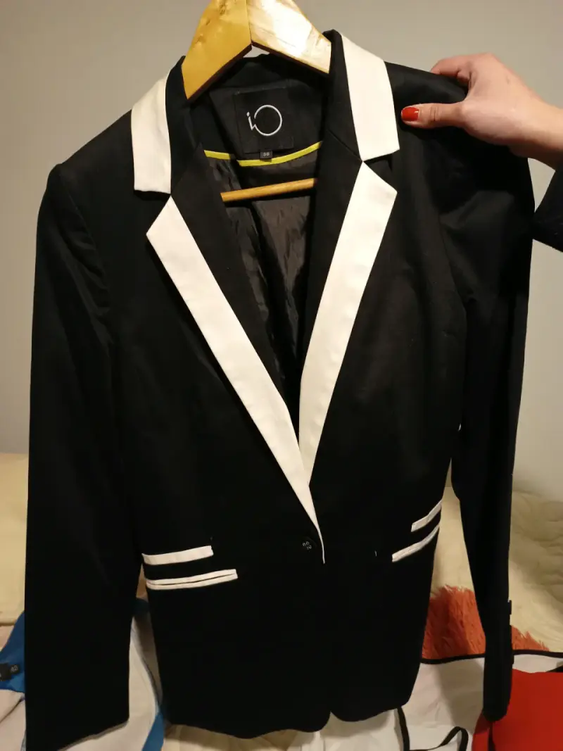 Blazer negro con detalles blancos talla 38 - 1
