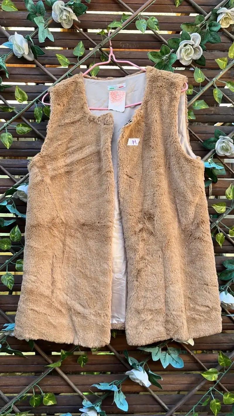 Chaleco de piel sintética beige para mujer