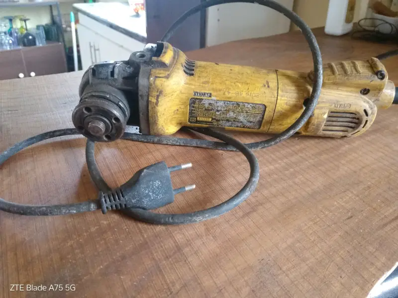 Esmeril angular DeWalt usado en buen estado - 2