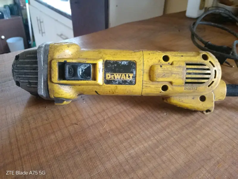 Esmeril angular DeWalt usado en buen estado - 3