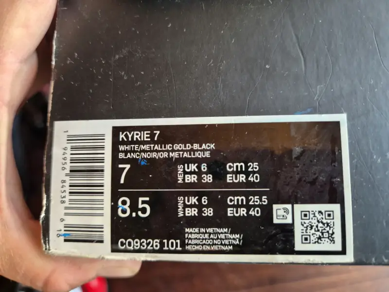 Zapatillas Nike Kyrie 7 Blancas y Doradas - 3