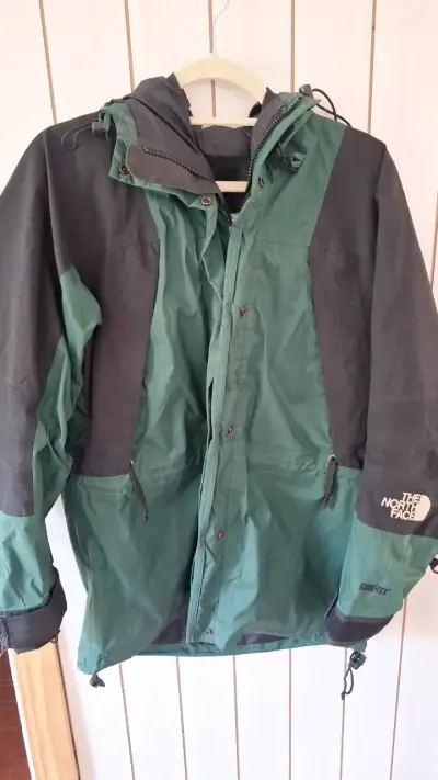 Chaqueta impermeable The North Face verde y negra - miniatura 1