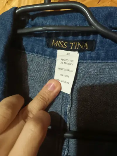 Chaqueta de mezclilla azul Miss Tina con bolsillos - miniatura 2
