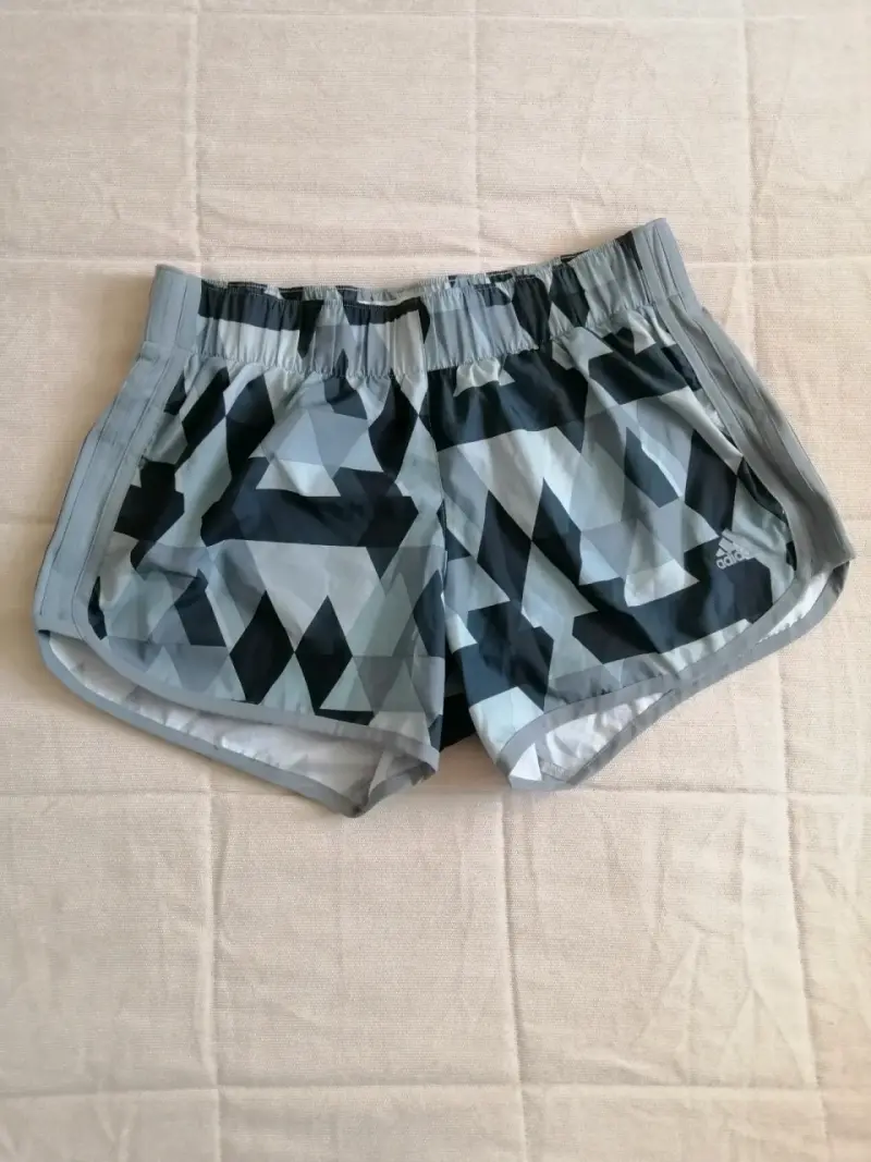 Shorts deportivos Adidas estampado geométrico - 1