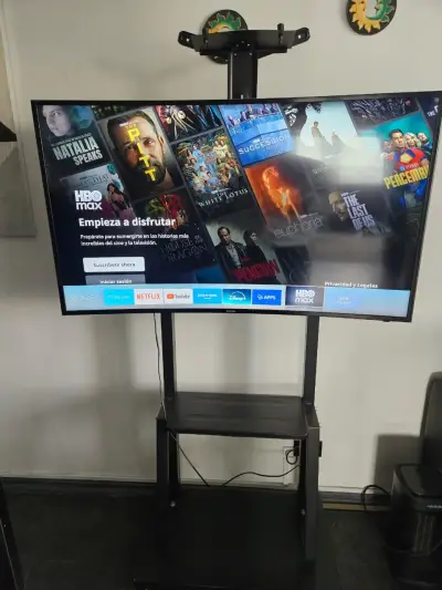 Televisor con soporte ajustable para entretenimiento - miniatura 2