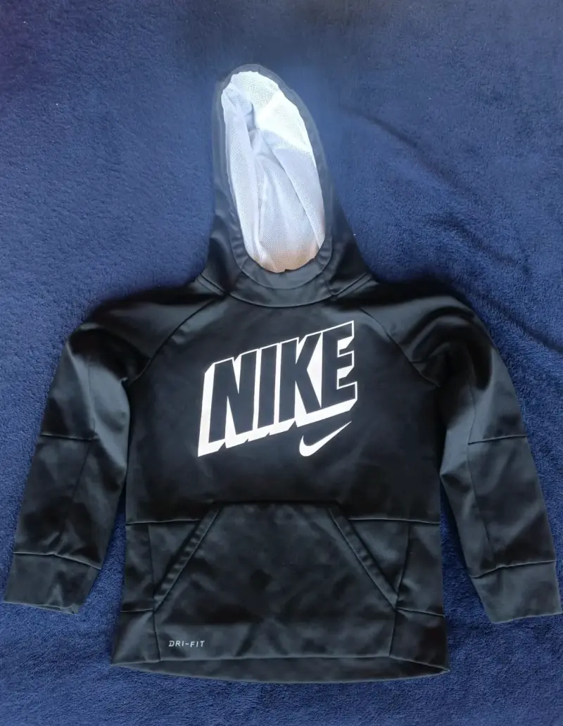 Polerón con capucha Nike Dri-Fit negro para niños