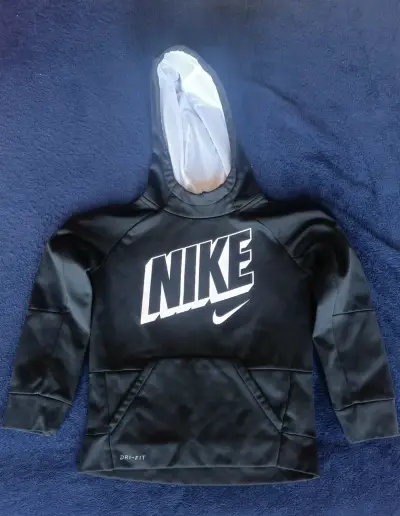 Polerón con capucha Nike Dri-Fit negro para niños - miniatura 1