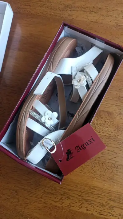 Sandalias blancas para mujer con detalles florales Aguxi - miniatura 1