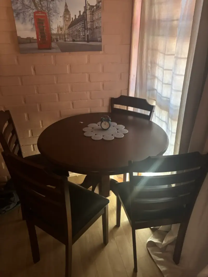 Juego de comedor redondo de madera con 4 sillas