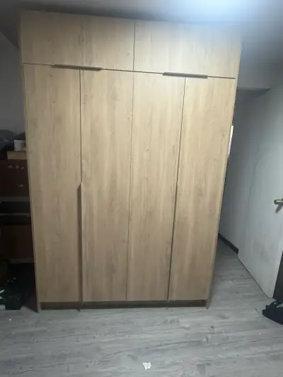 Armario de madera con múltiples compartimentos - miniatura 1