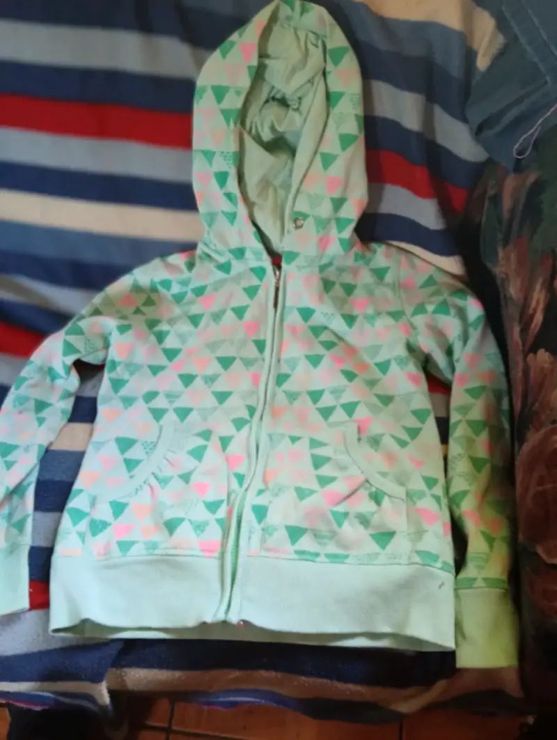 Polerón con capucha estampado geométrico para niños