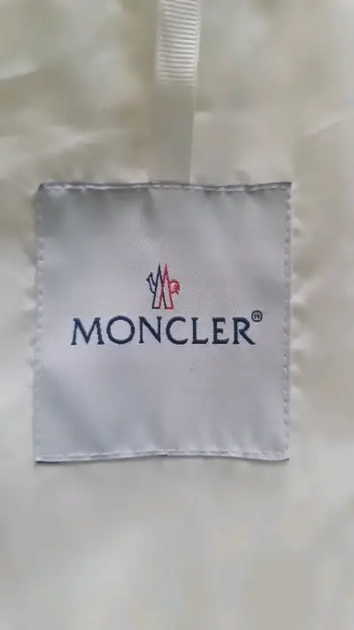 Chaqueta blanca rellena de plumas marca Moncler - miniatura 3