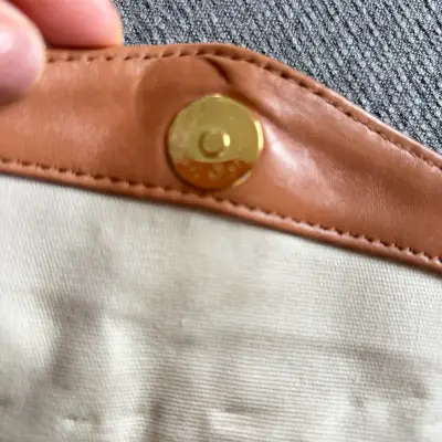 Cartera de cuero marrón con cadena dorada - miniatura 6