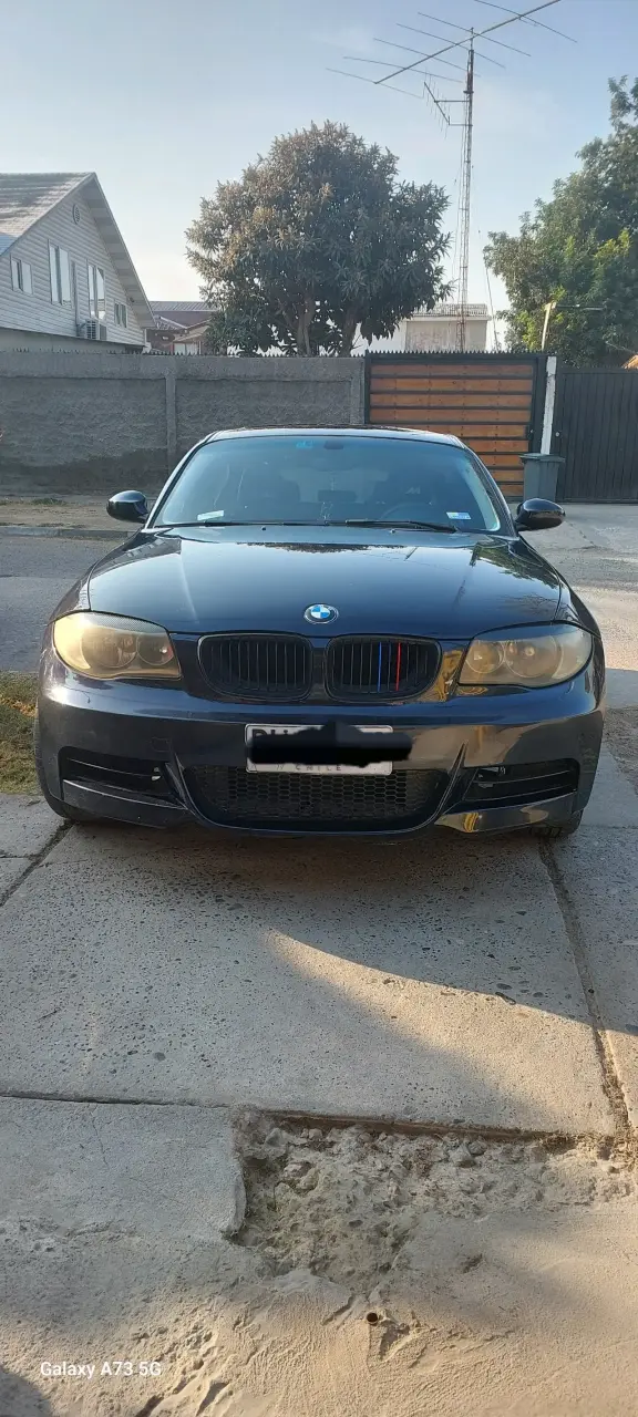 Auto BMW Serie 1 Hatchback Azul en Buen Estado - 3