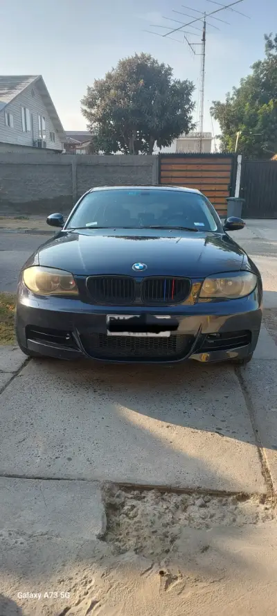 Auto BMW Serie 1 Hatchback Azul en Buen Estado - miniatura 3