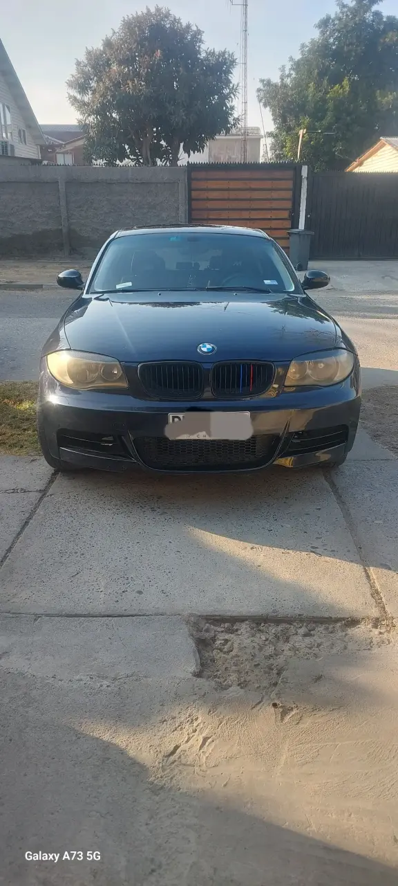 Auto BMW Serie 1 Hatchback Azul en Buen Estado - 4