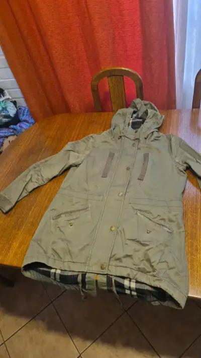 Parka verde con capucha para hombre - miniatura 2