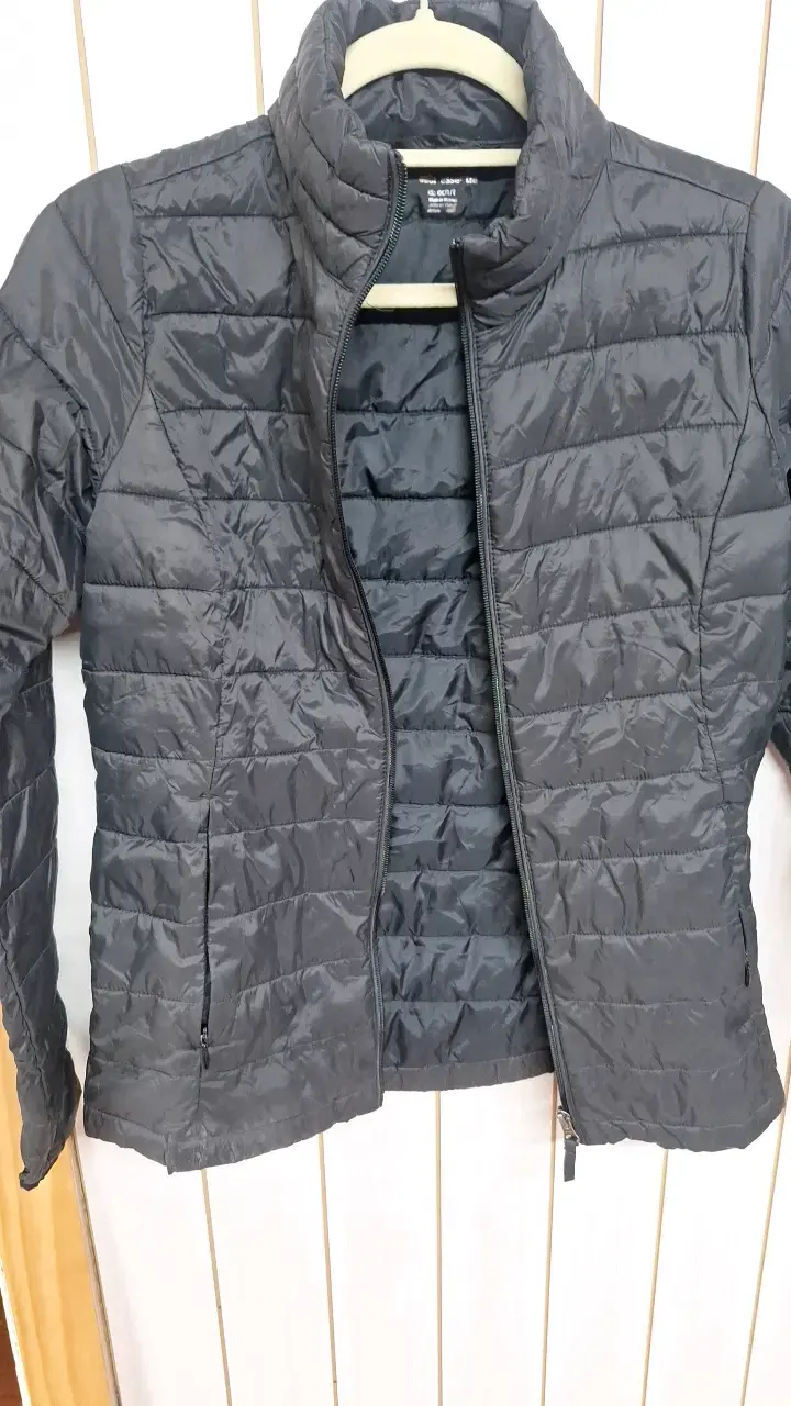 Chaqueta acolchada negra para mujer - 1