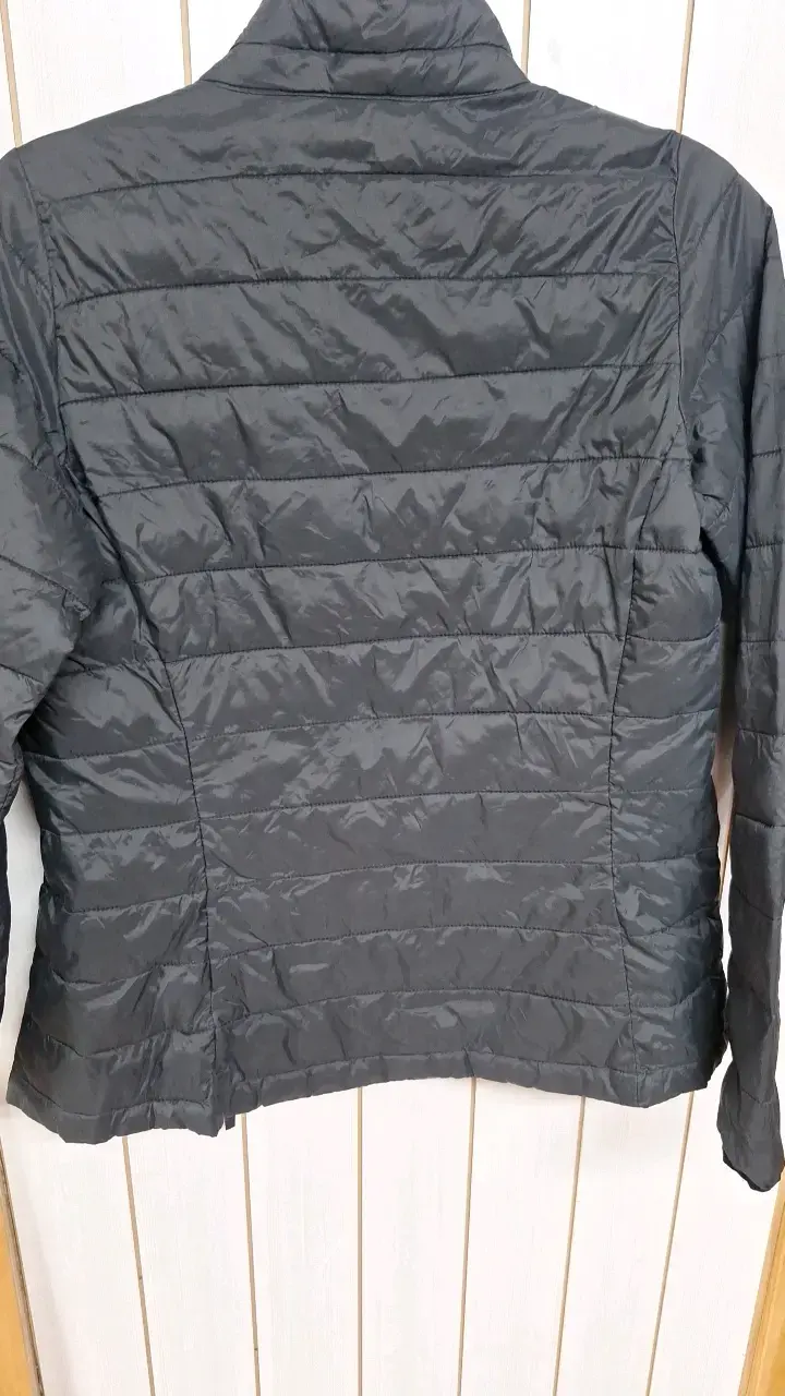 Chaqueta acolchada negra para mujer - 3