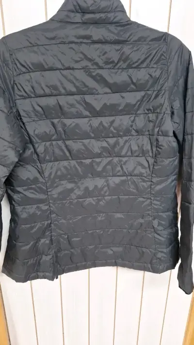 Chaqueta acolchada negra para mujer - miniatura 3