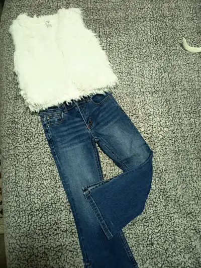 Conjunto de ropa infantil con chaleco de piel sintética - miniatura 2