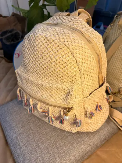 Mochila de paja tejida con borlas coloridas - miniatura 4