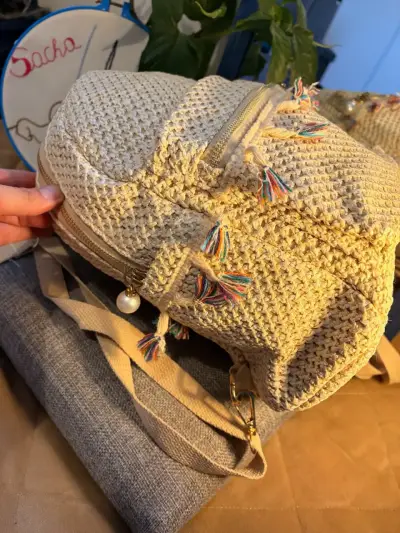 Mochila de paja tejida con borlas coloridas - miniatura 5