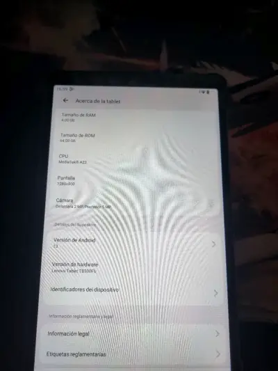 Tablet Lenovo con funda protectora - miniatura 3