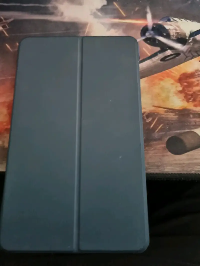 Tablet Lenovo con funda protectora - 6