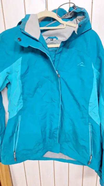 Chaqueta impermeable azul para outdoor - miniatura 1