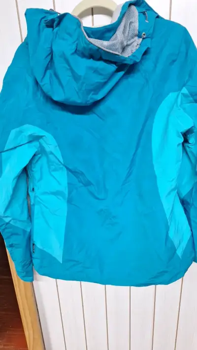 Chaqueta impermeable azul para outdoor - miniatura 4