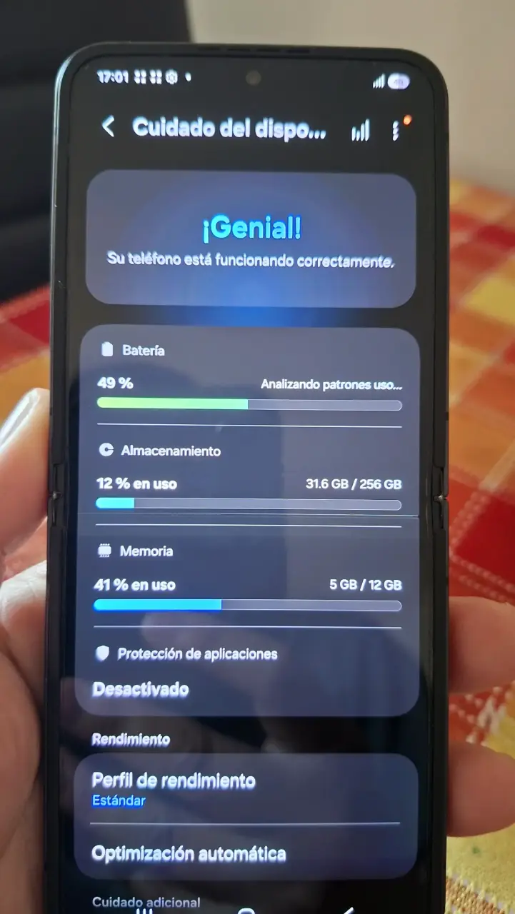 Smartphone plegable con pantalla dual y 256GB de almacenamiento - 1