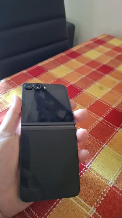 Smartphone plegable con pantalla dual y 256GB de almacenamiento - miniatura 5