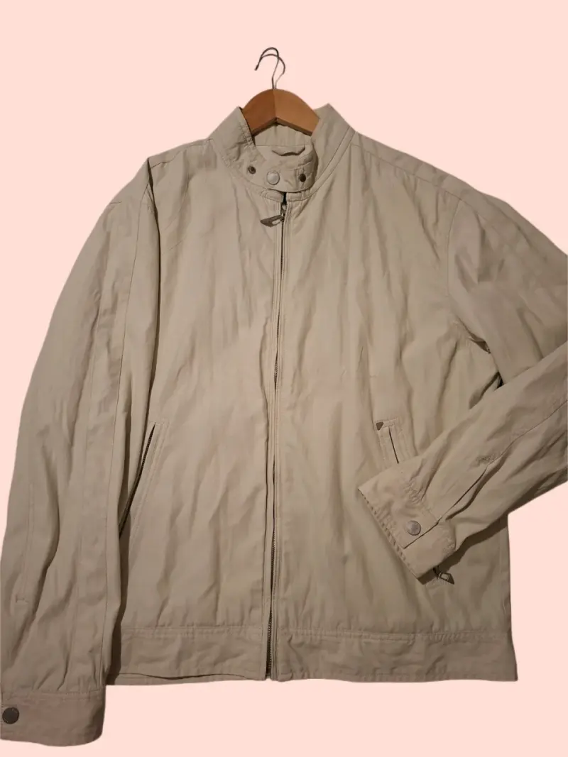 Chaqueta beige de hombre con cierre frontal