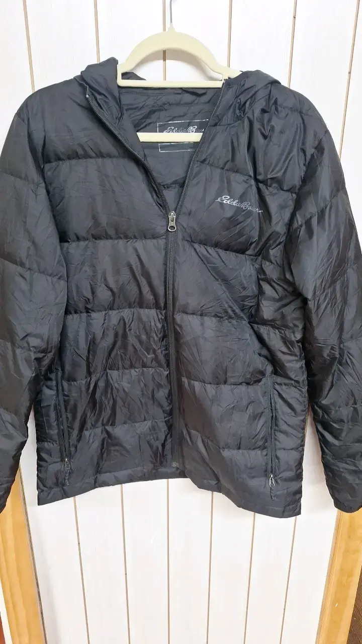Chaqueta negra con capucha Eddie Bauer para hombre - 1