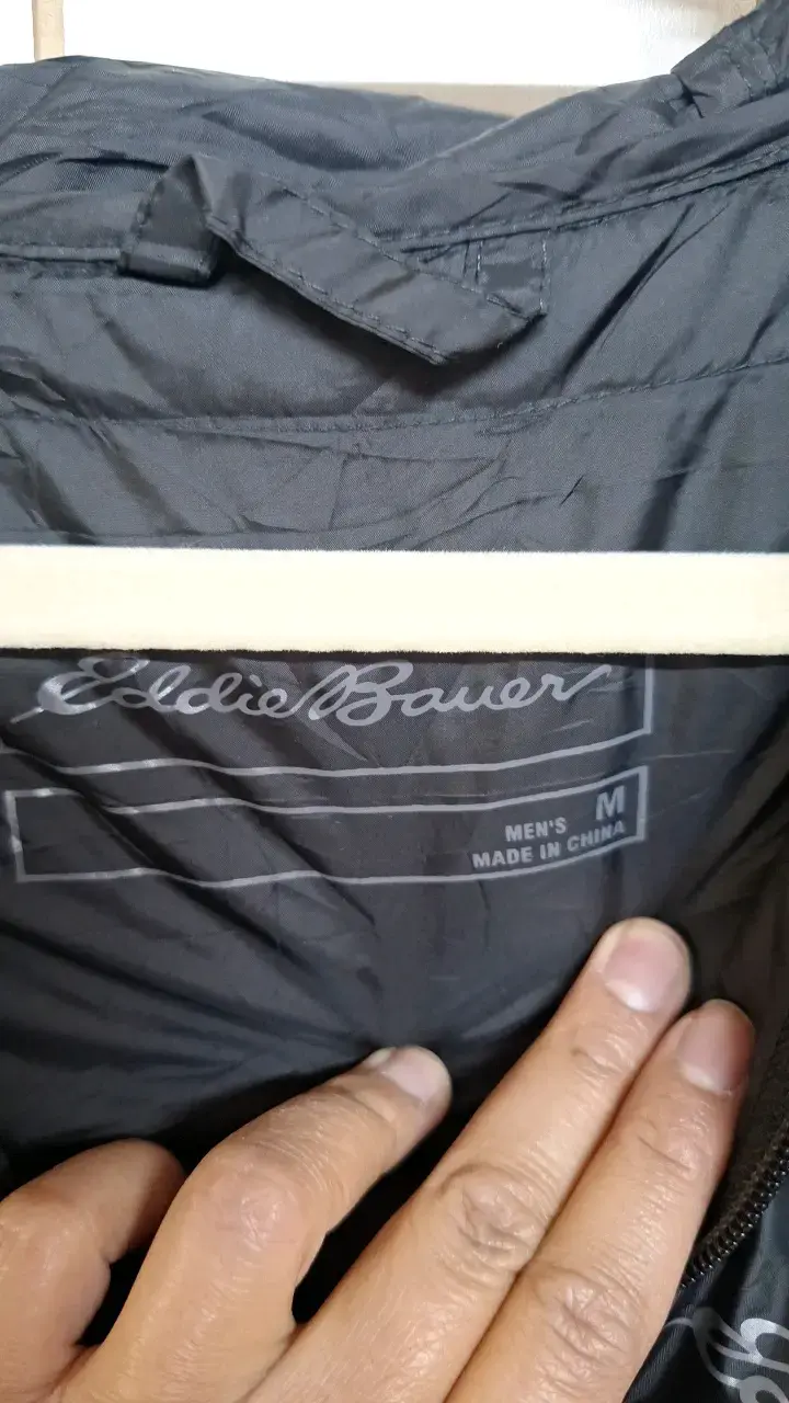 Chaqueta negra con capucha Eddie Bauer para hombre - 2