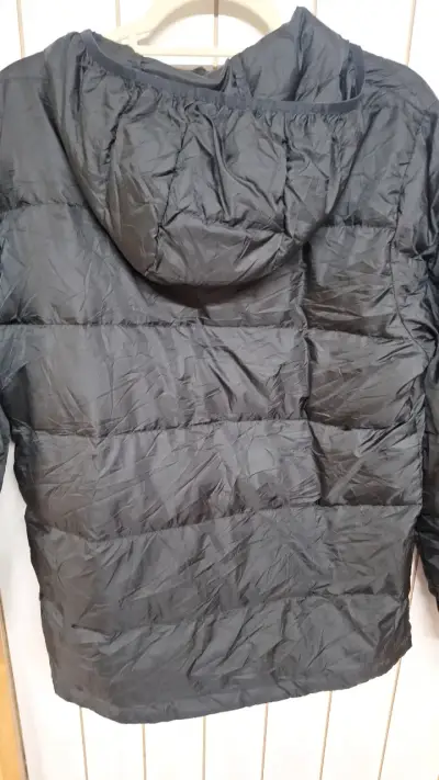Chaqueta negra con capucha Eddie Bauer para hombre - miniatura 3