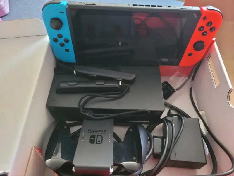 Consola Nintendo Switch V2 (HAC-001(-01)) - 1