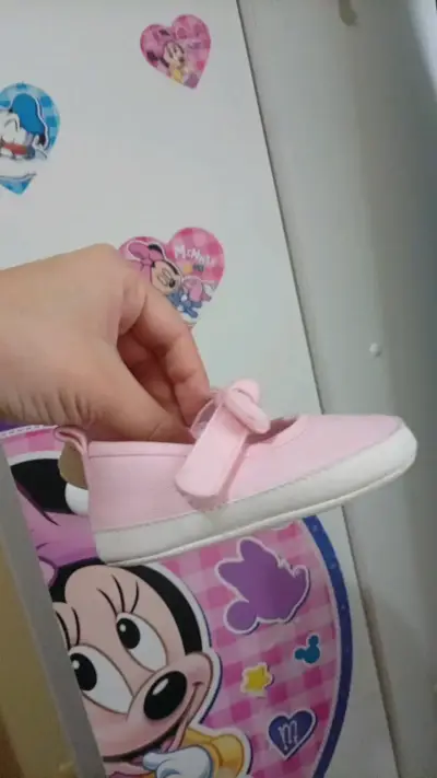 Zapatos de bebé rosados con lazo Opaline - miniatura 3