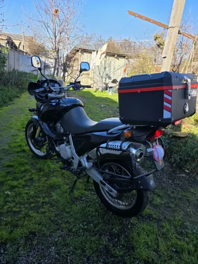 Moto BMW F650 con maletero - miniatura 3