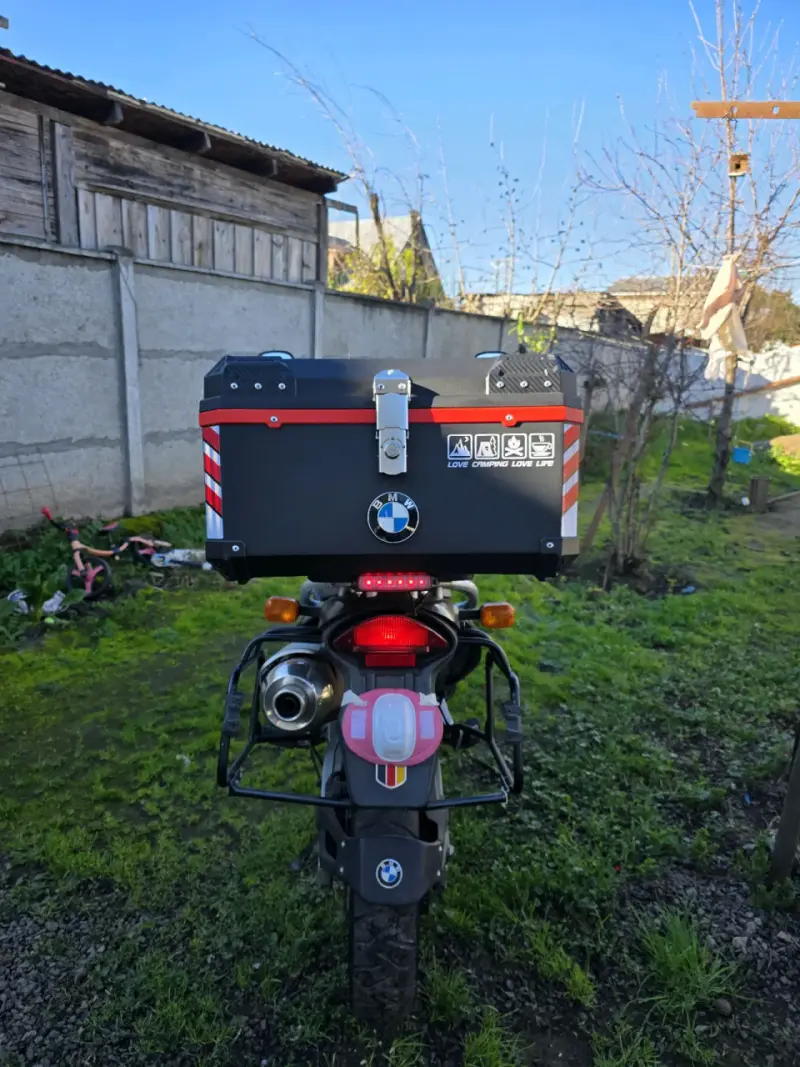Moto BMW F650 con maletero - 4