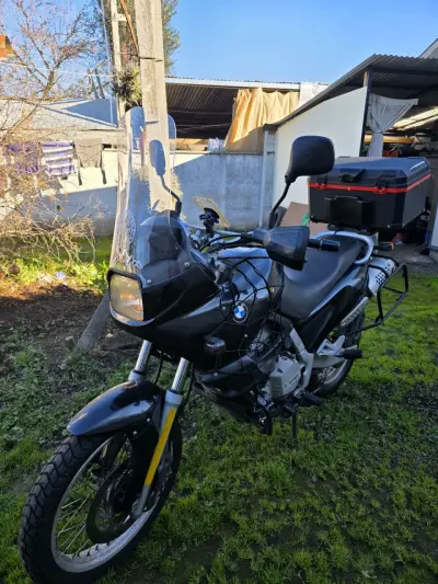 Moto BMW F650 con maletero - miniatura 5
