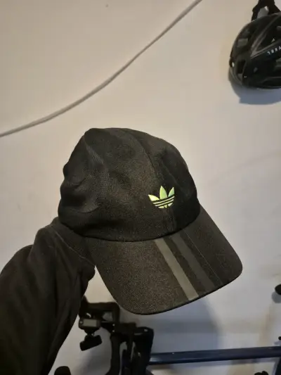 Gorro deportivo Adidas original - miniatura 1
