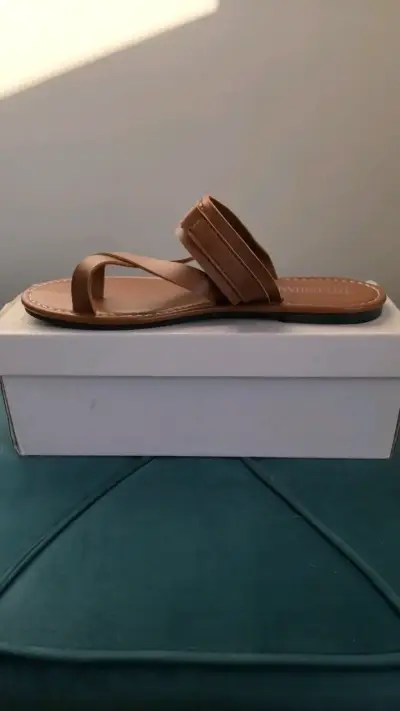 Sandalias planas marrones Dilushani - miniatura 1