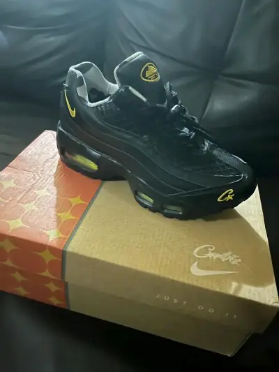 Zapatillas Nike Air Max 95 negras y amarillas - miniatura 1