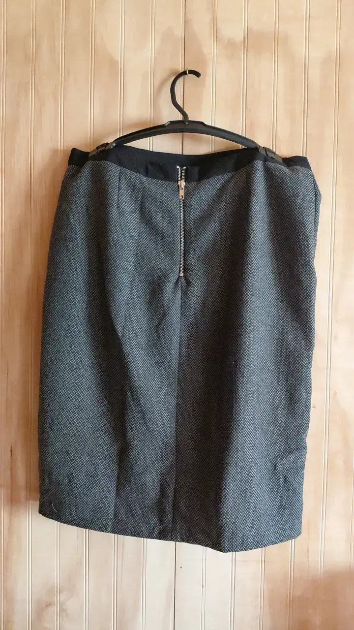 Falda lápiz gris con textura - 2