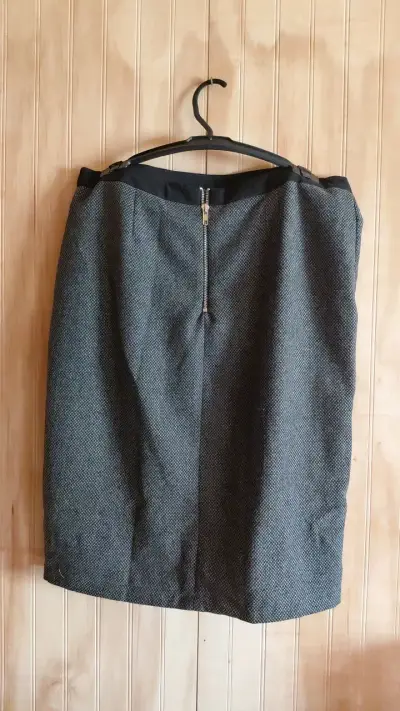 Falda lápiz gris con textura - miniatura 2