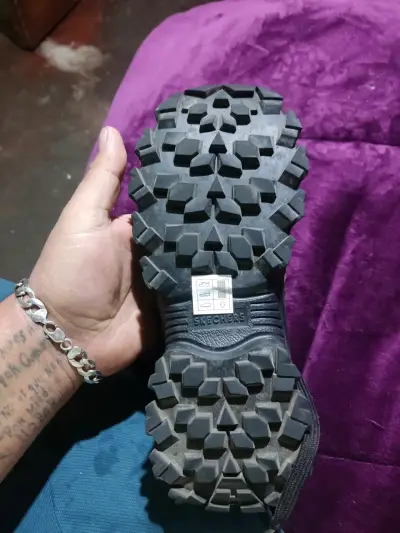 Botas de montaña Skechers negras para hombre - miniatura 1