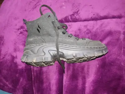 Botas de montaña Skechers negras para hombre - miniatura 3