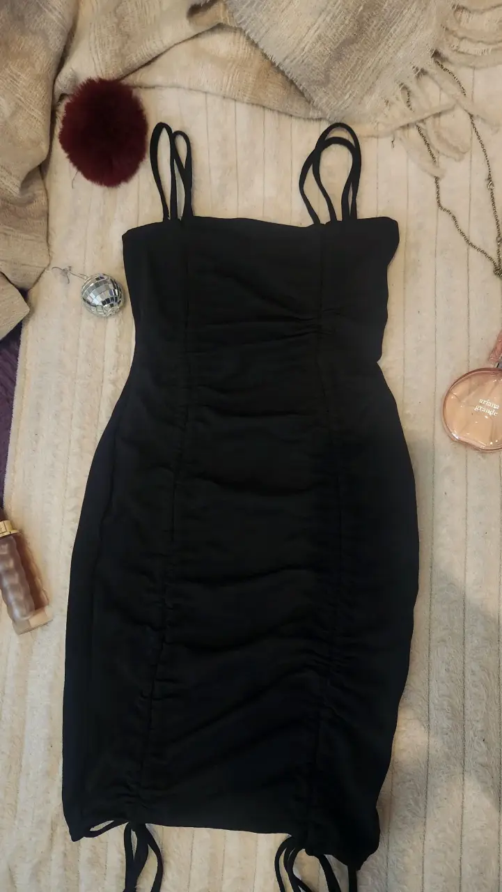 Vestido ajustado negro con tirantes - 3